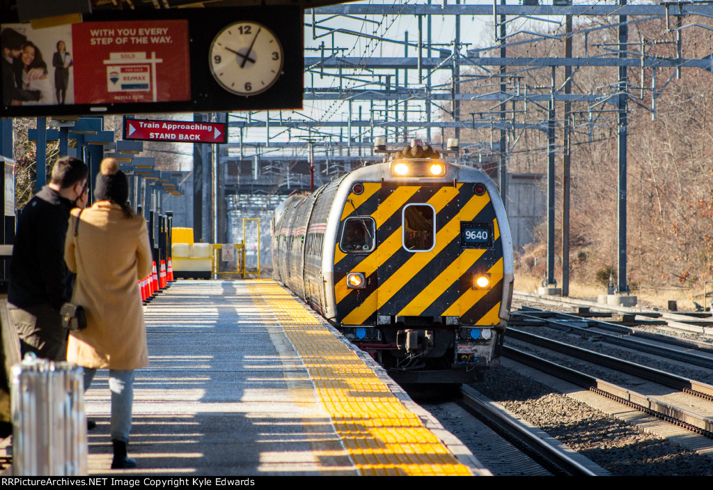 AMTK Cab Car #9640 on "Keystone Service" No. 660